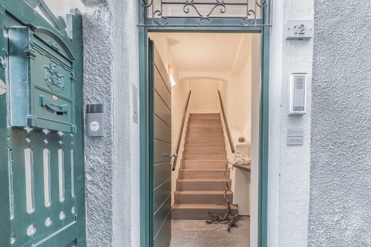 Elizabeth House Варена Екстериор снимка